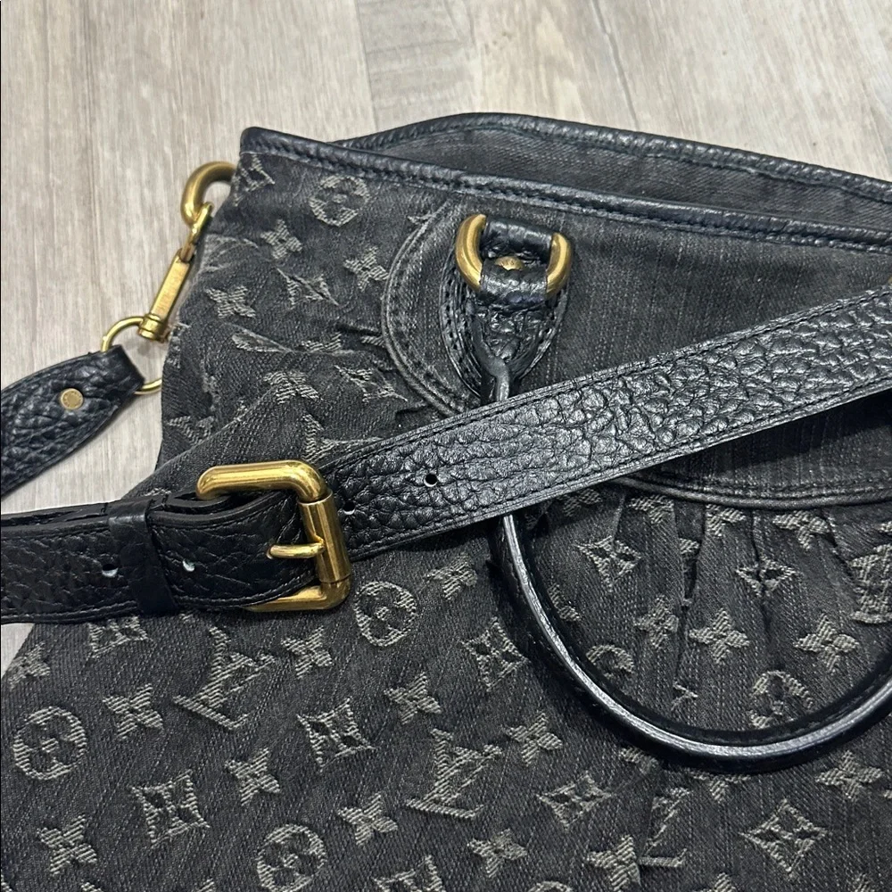 Louis Vuitton Neo Cabby Denim Handbag - Picture 5 of 17